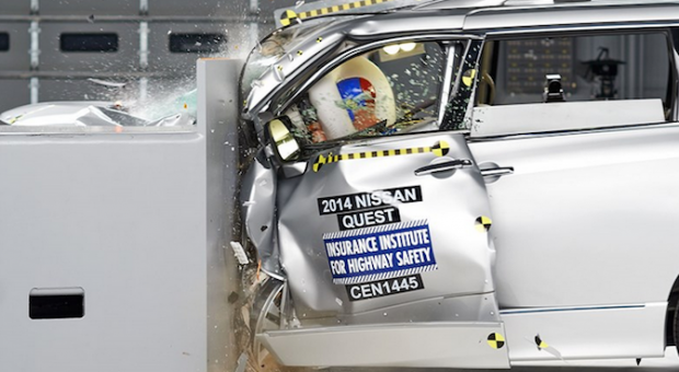 Nissan, Chrysler Minivans Completely Fail New Crash Test
